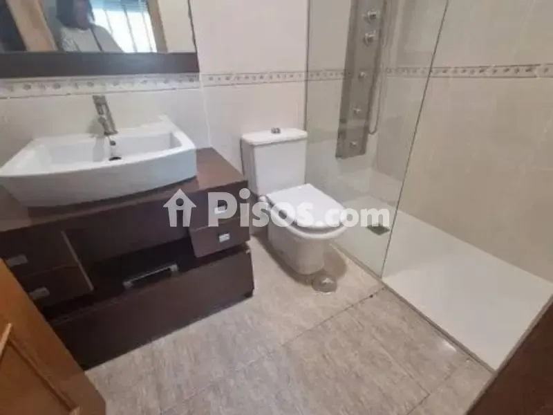 Vannitoad - Spacious 4-Bedroom Flat with Balcony in Ronda Sur