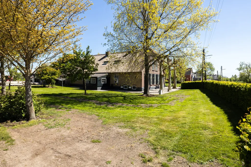 Aed - Nostalgic Farmhouse with Polder Views in Vlist