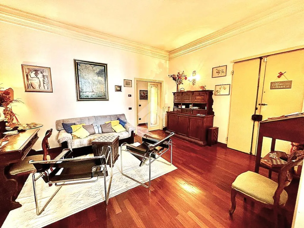 Elutuba - Spacious Apartment with Balcony in Florence