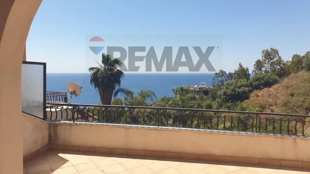 Terrasse - Apartment with Sea View in Letojanni