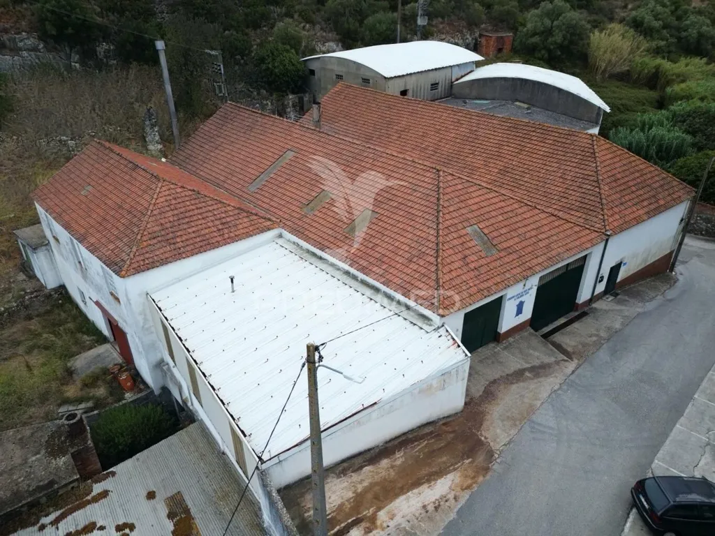 Õhuvaade - Industrial Warehouse with Solar Exposure in Vila Moreira
