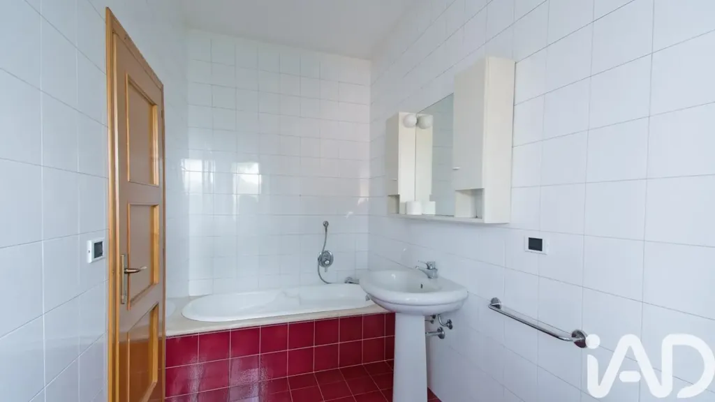 Bathrooms - Villa with Private Garden in Misano Adriatico