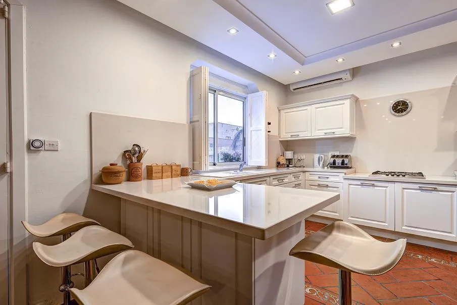 Kitchen - 4-bedroom house in Ibragg