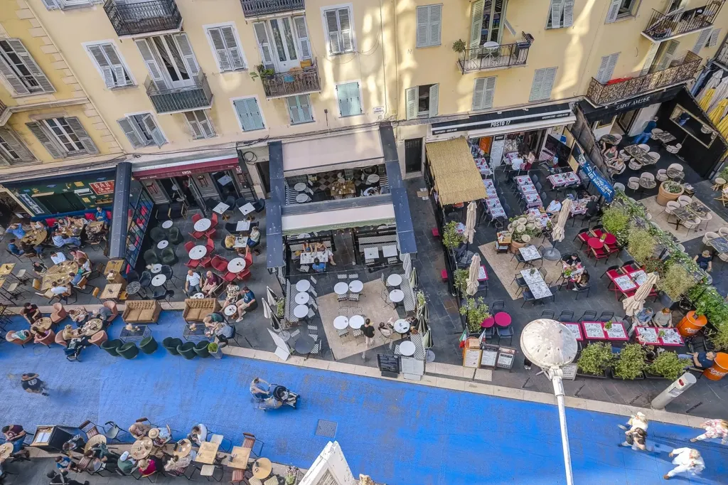 Renovated 5-Piece Apartment with View in Nice