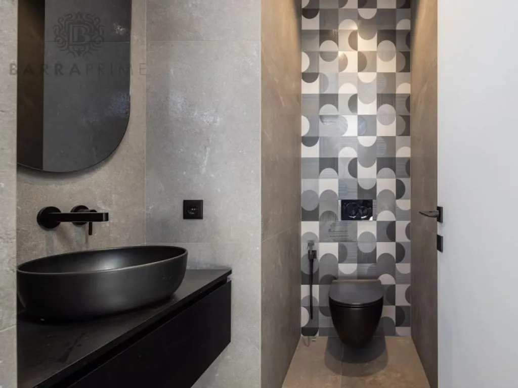 Bathrooms - Contemporary Villa with Golf View in Vilamoura