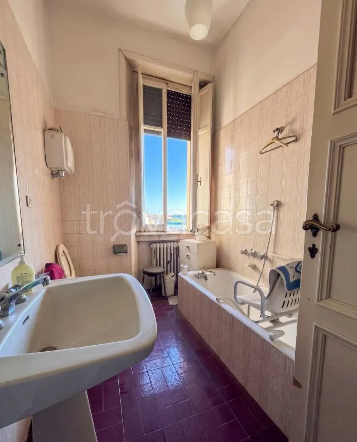 Vannitoad - Spacious Apartment with Balcony in Perugia
