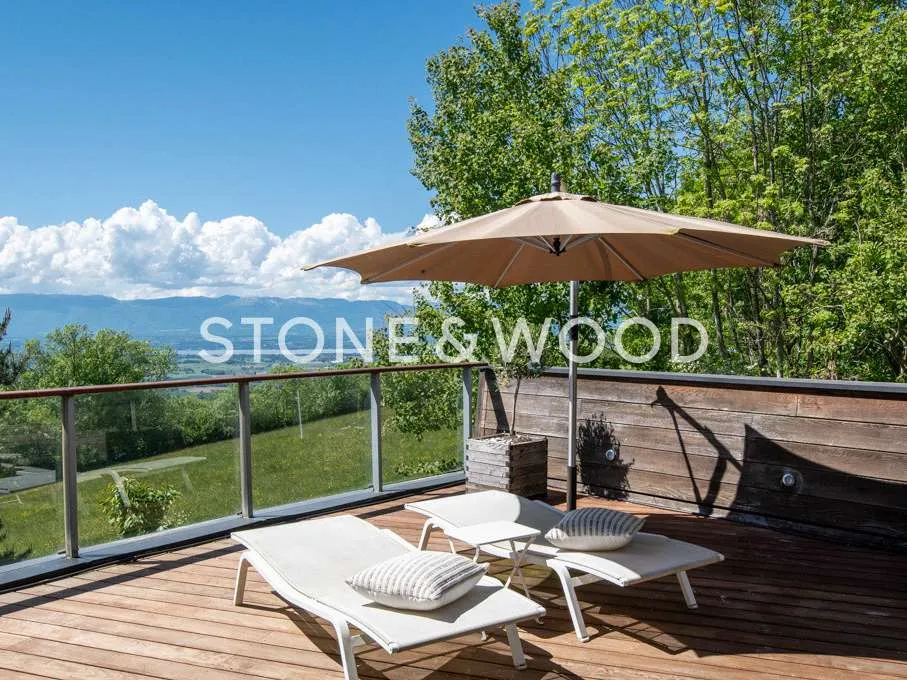 Terrass - Architect-Designed Villa with Panoramic Views in Cranves-Sales