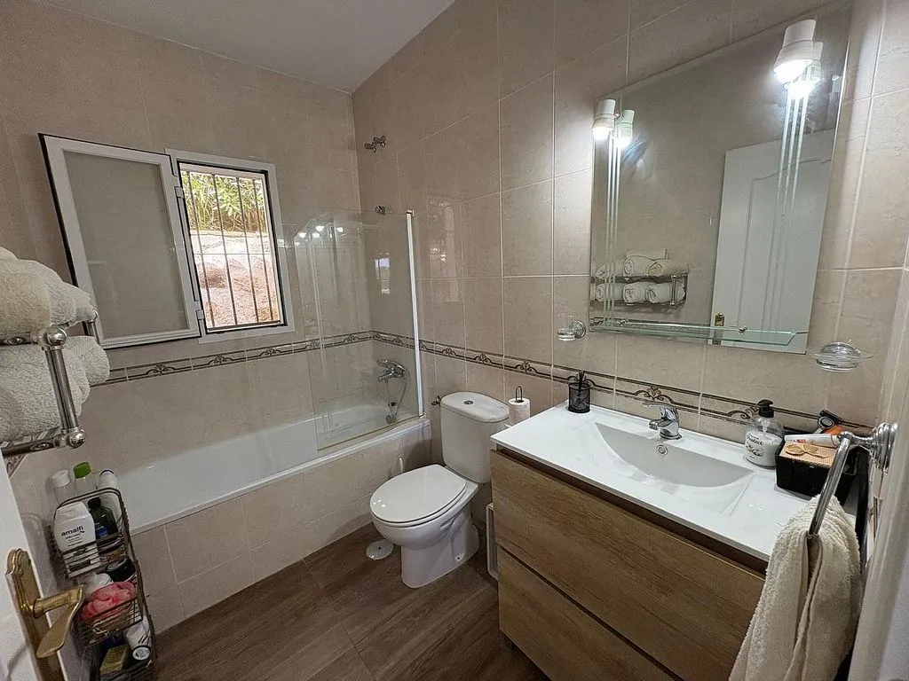 Vannitoad - Chalet with Pool and Terrace in La Viñuela