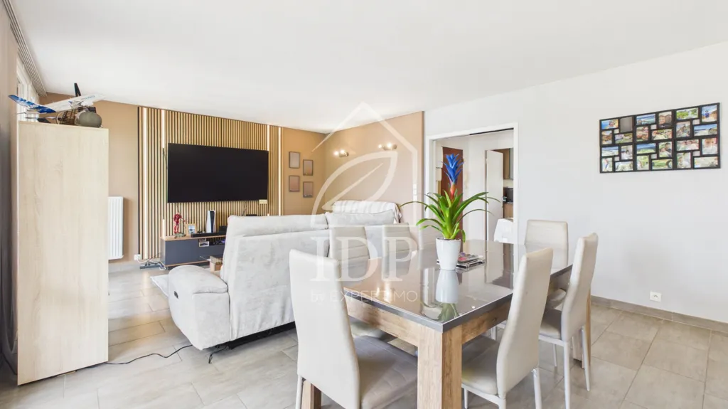 Söögituba - Fully Renovated 4-Piece with Balcony in Corbeil-Essonnes