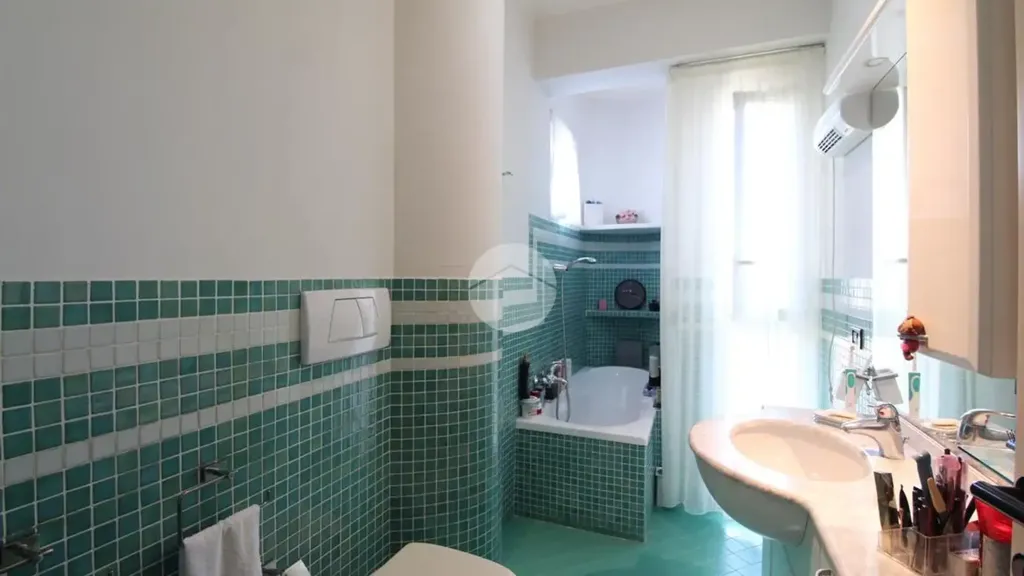 Salles de bain - Panoramic Apartment with Balcony in Terni