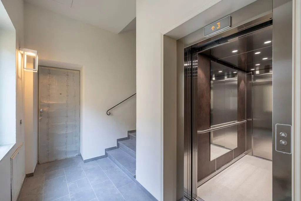 Esik - Luxury Flat in Historic Palazzo, Florence
