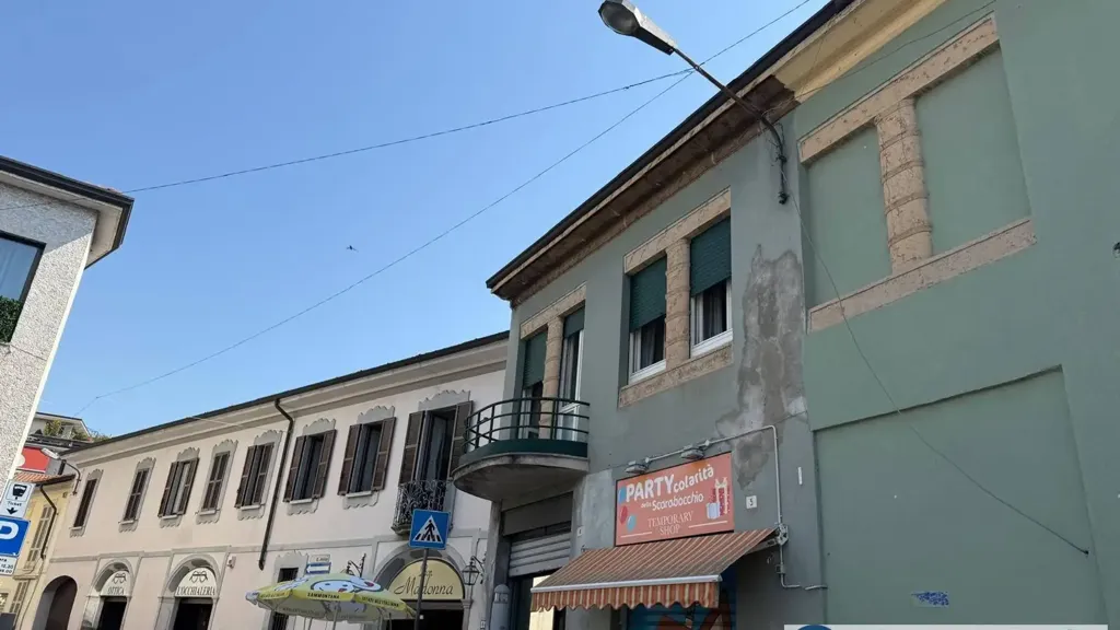 Välivaade - Rear-Facing Trilocale with Balcony in Seveso