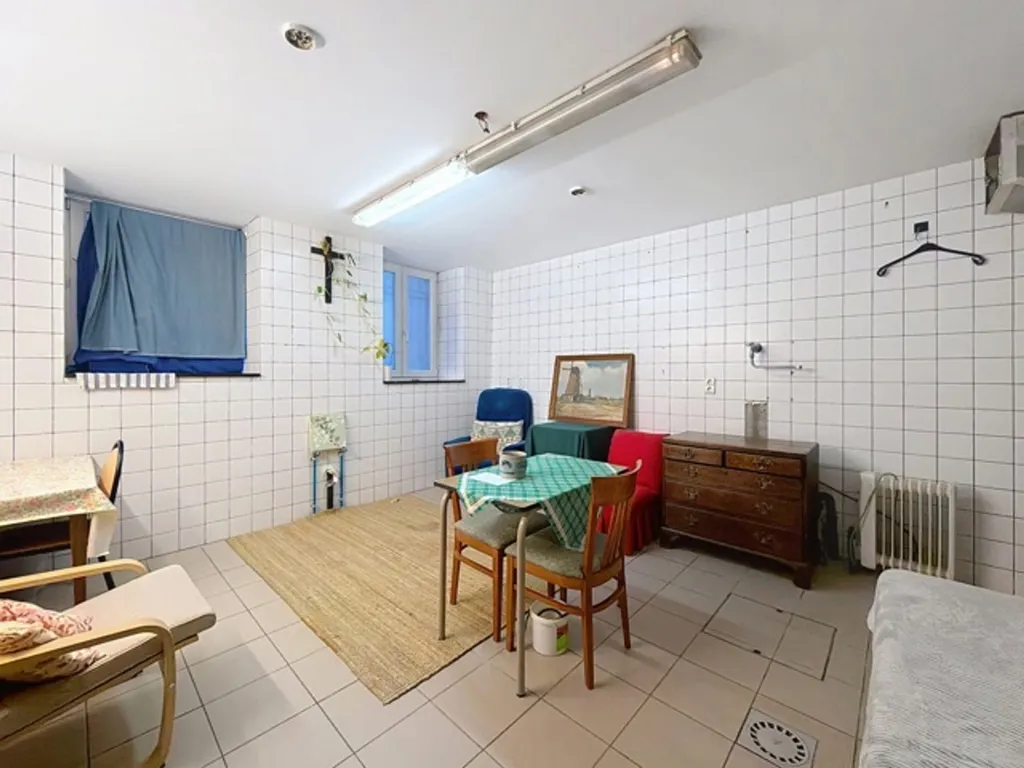 Soggiorno - Studio to Renovate near Place Stéphanie