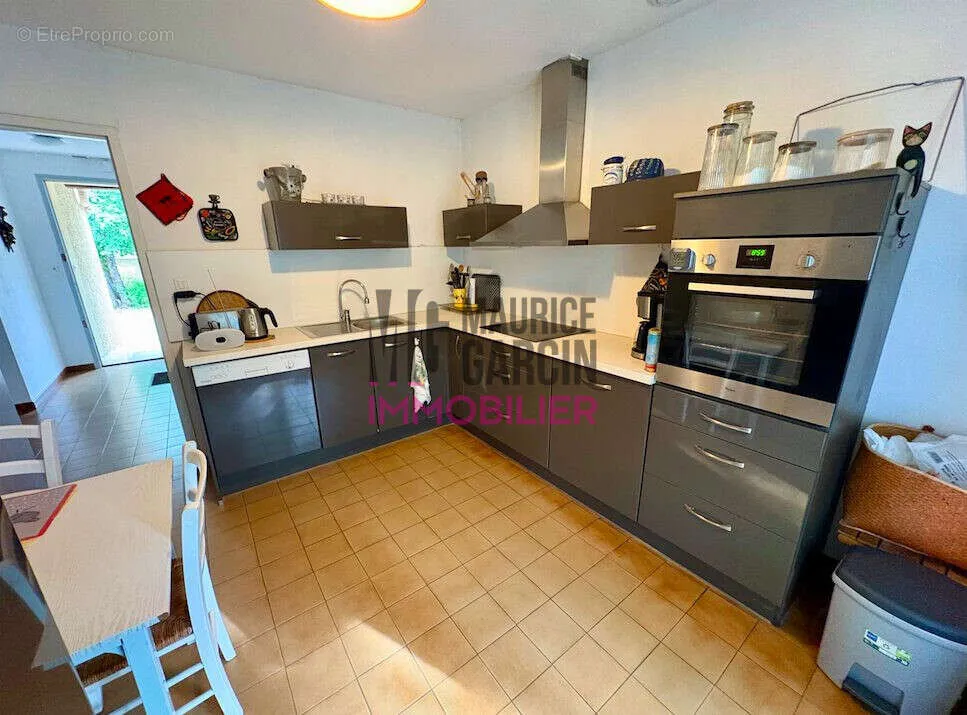 Cuisine - Maison avec Piscine et Jardin à Saint-Didier
