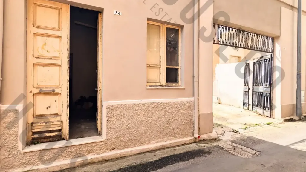 Extérieur - Reconstructable House with Project in Monserrato