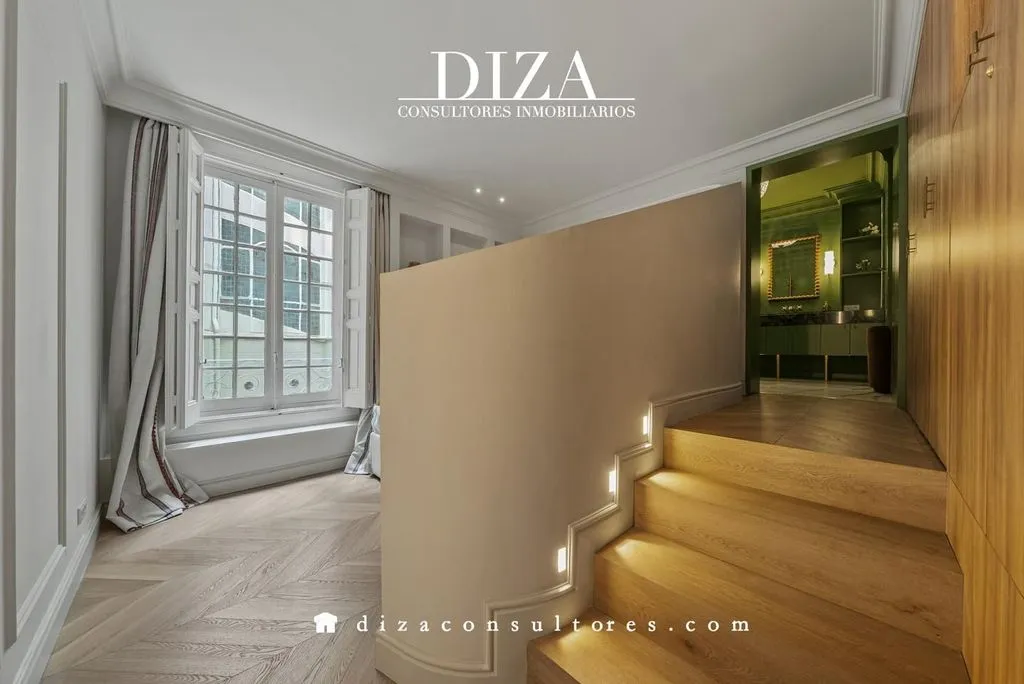 Esik - Luxury 6-Bedroom Apartment in Madrid