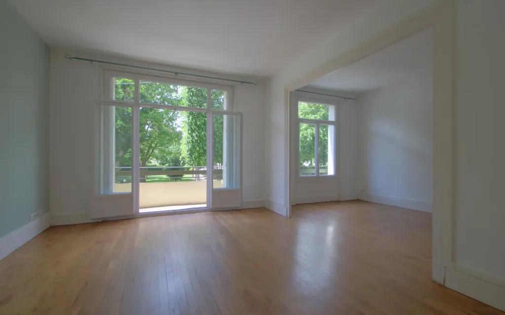 Rooms - Apartment with Park View in Orléans