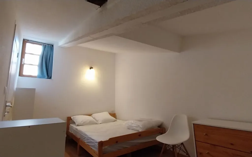Chambres - Appartement Meublé T2 au Centre de Béziers
