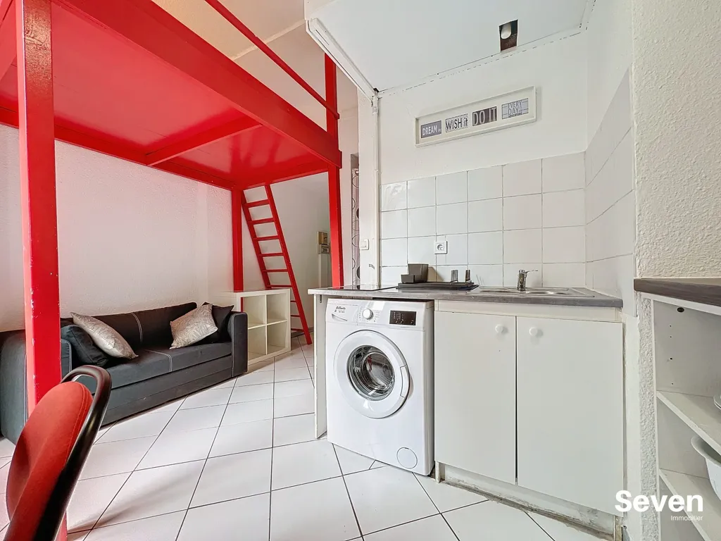 Séjour - Studio Meublé au Rez-de-Chaussée à Grenoble