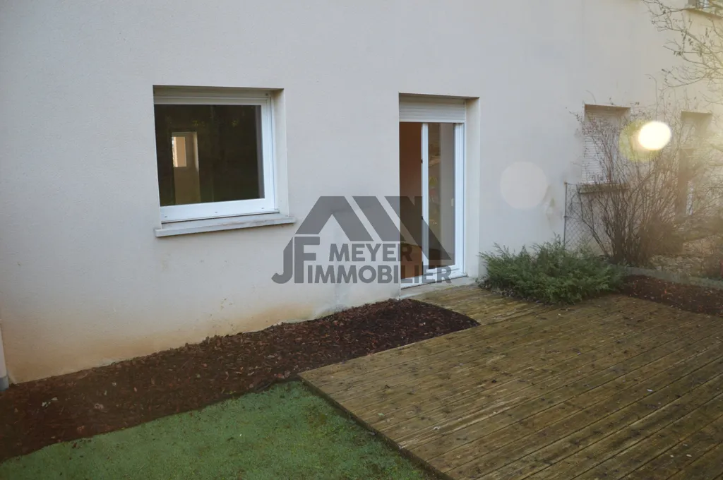 Aed - 3-Bed Flat with South-Facing Balcony in Pompey