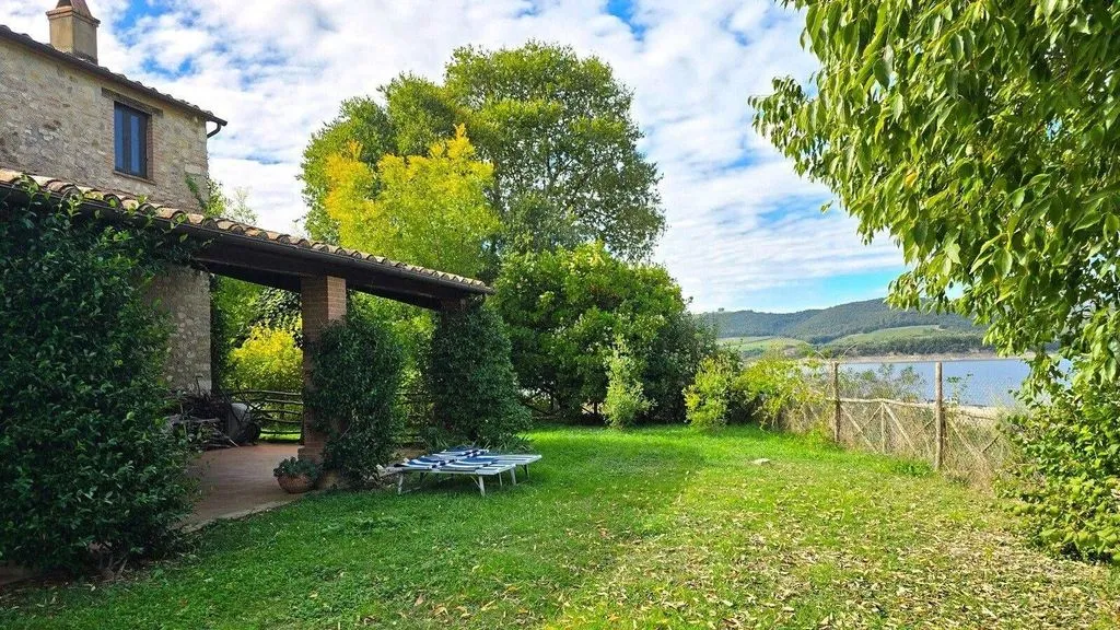Aed - Country House with Lake View in Baschi, Umbria