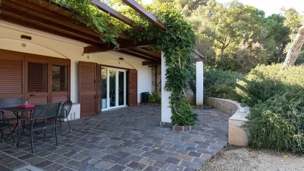 Terrass - Historic Villa with Pool in Porto Azzurro