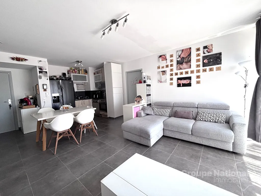 Séjour - Appartement dernier étage avec terrasse à Miramas
