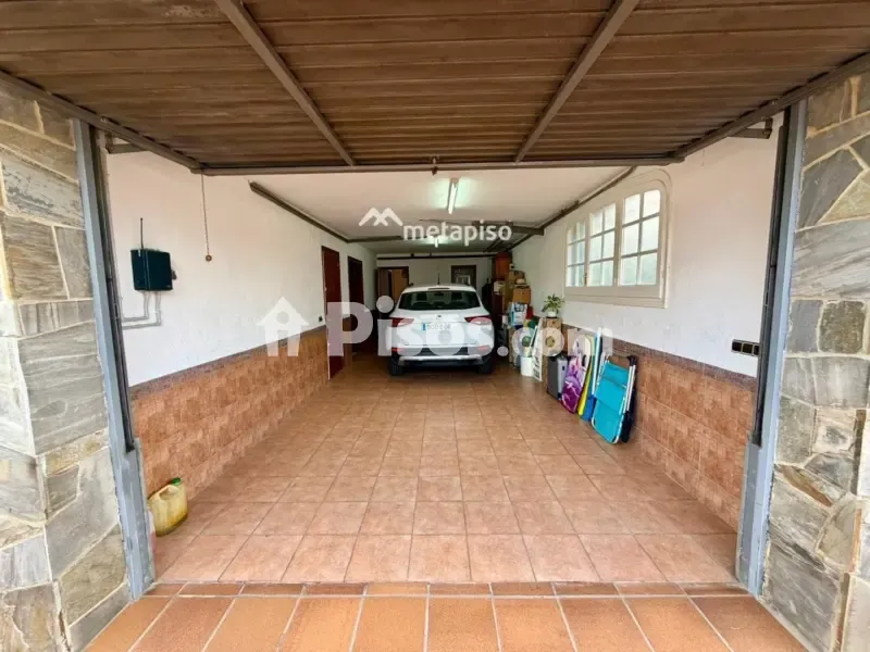 Garage - Chalet with Pool in El Vendrell