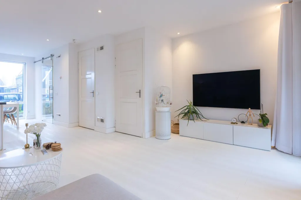 6-room house in Zwaag