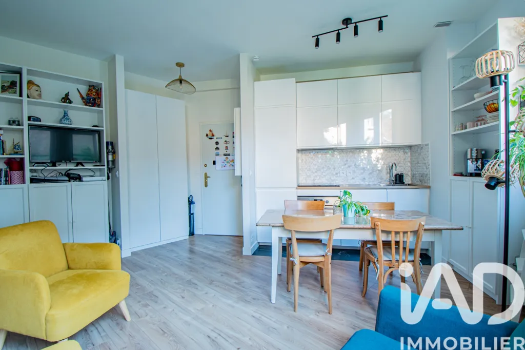 Soggiorno - Quiet 2-Bed Flat with Garden View in Montrouge