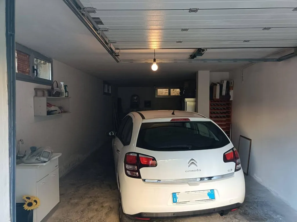 Garage - Independent House with Garden in Fabriano