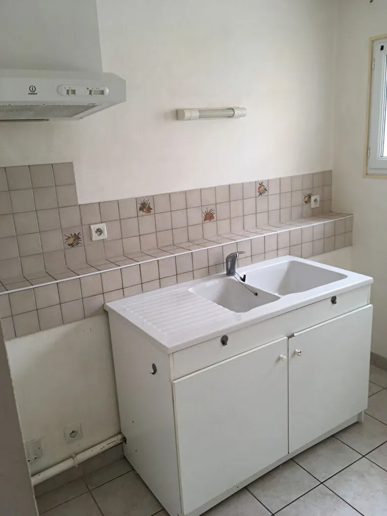 Köök - Ground Floor 2-Bedroom Apartment in Châteauneuf Sur Sarthe