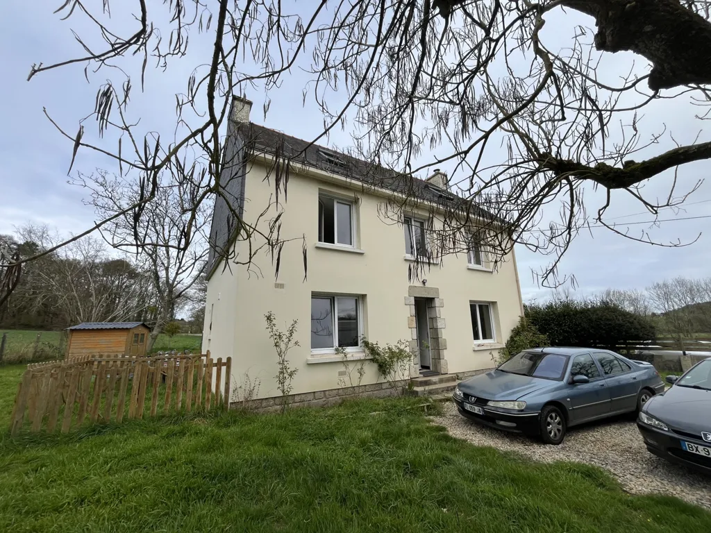 Extérieur - Maison avec Jardin et Garage à Melrand