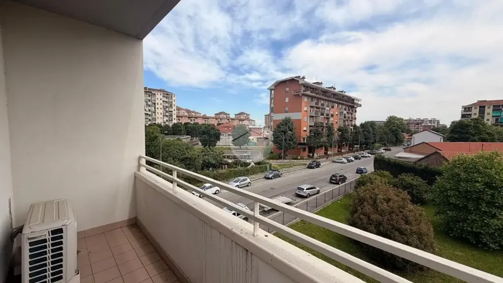 Rõdu - 2-Bedroom Apartment with Balcony in Torino