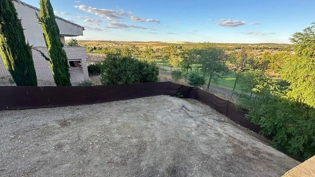 Aed - Independent House with Pool and Terrace in Layos