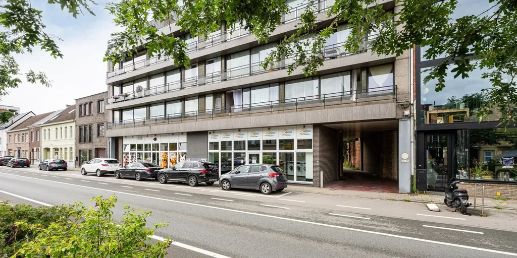 Extérieur - Appartement avec Balcon et Vue sur l'Église à Eeklo