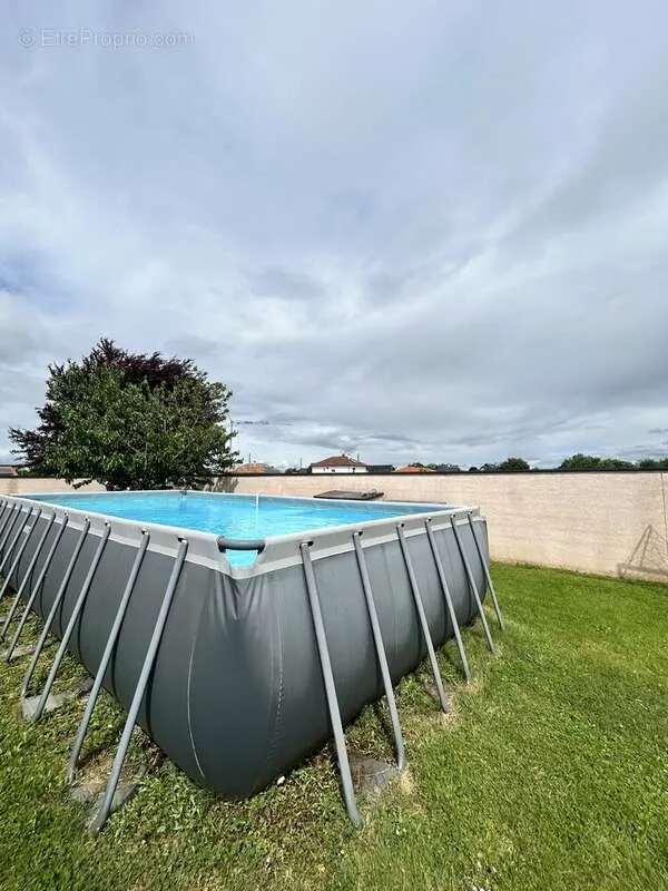 Bassein - Contemporary House with Pool in Bordères-sur-l’Échez