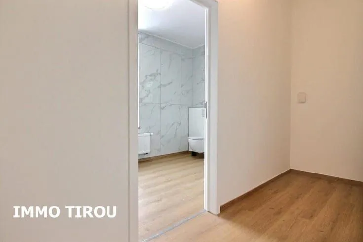 Entrée - Maison Rénovée avec Terrasse dans un Cadre Calme