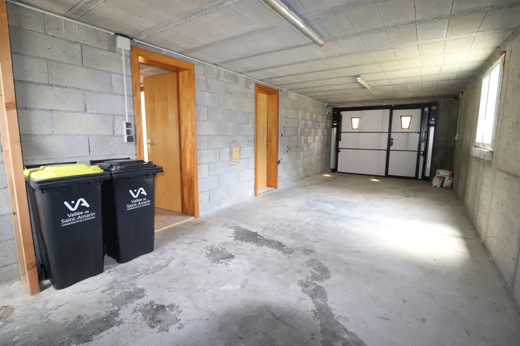 Garage - Twin-Linked House with Garden in Kruth