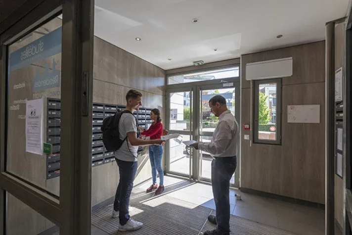 Entrée - Studio Meublé à Proximité du RER A à Rueil-Malmaison