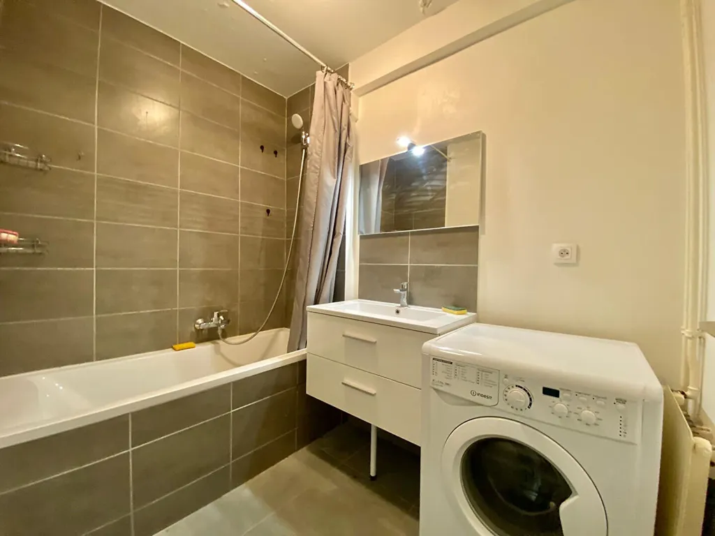 Salles de bain - Appartement Meublé avec Jardin à Fontenay-le-Fleury
