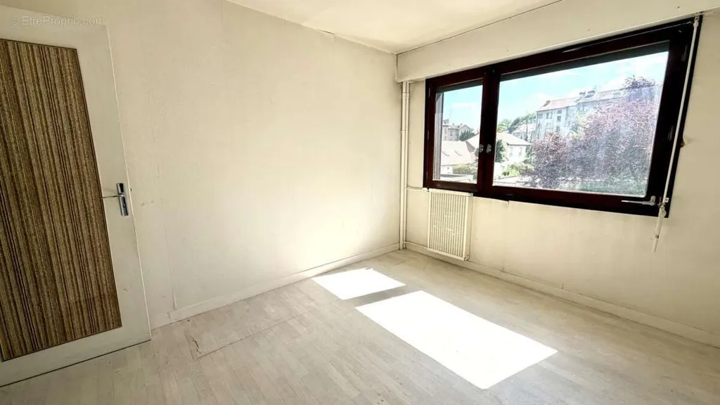 Pièces - Appartement Traversant avec Balcon à Nancy