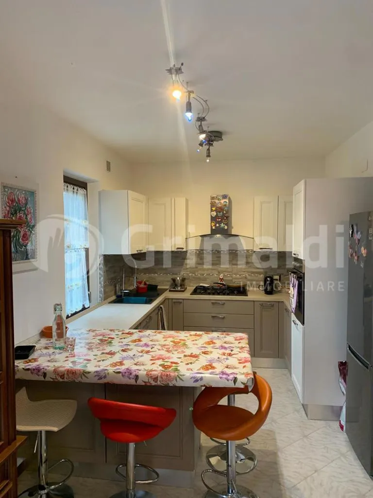 Cuisine - Apartment with Spacious Balcony in Assisi