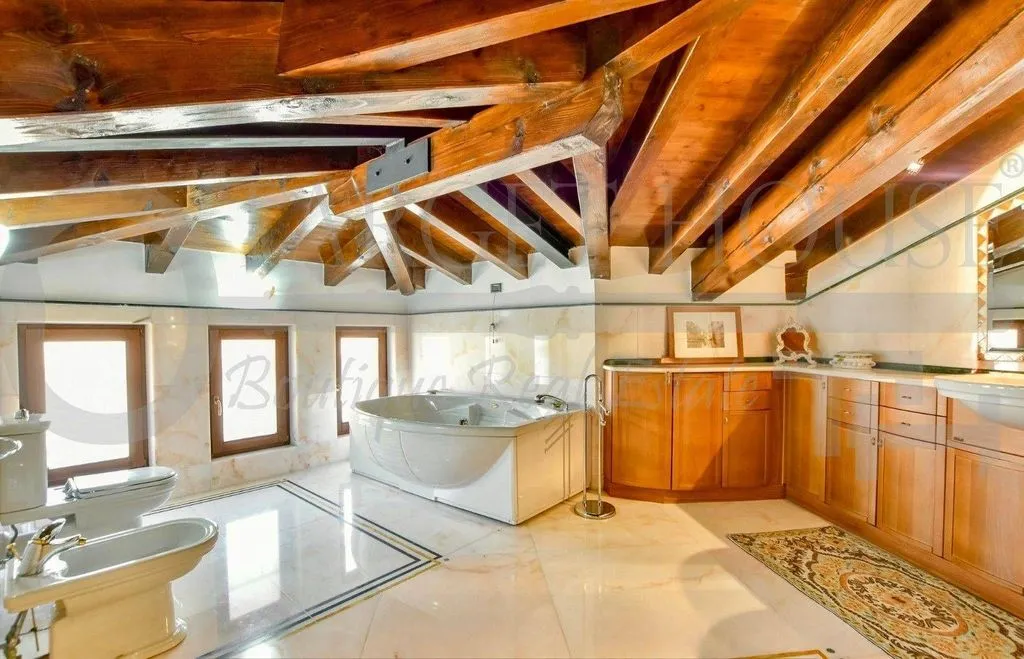 Salles de bain - Lakefront Villa with Private Garden in Verbania