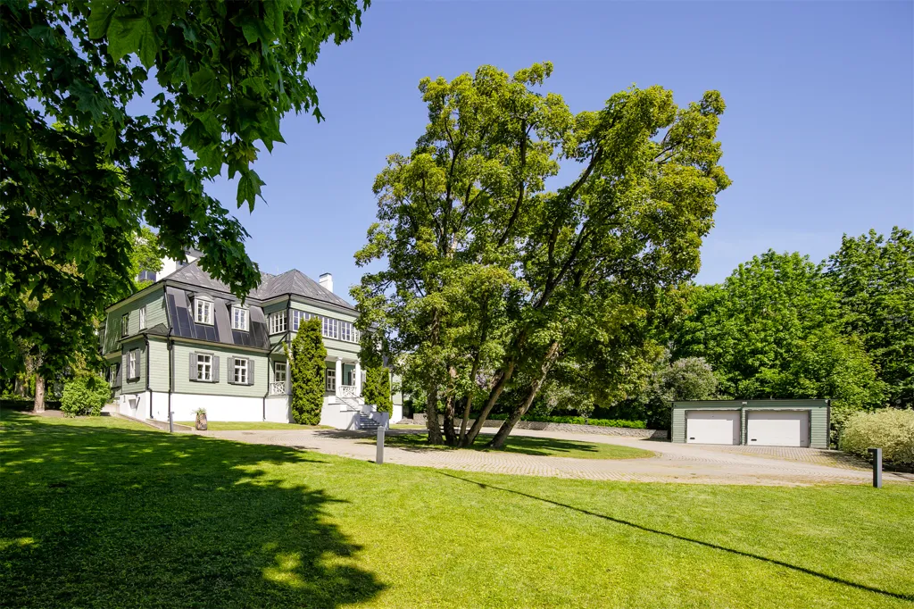 Garden - Historic Villa with Garden in Tallinn