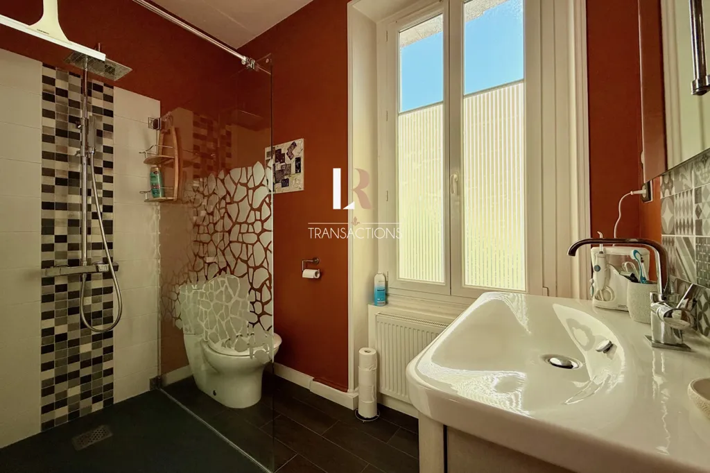 Character House with Jacuzzi in La Rochelle