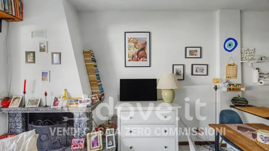 Elutuba - Apartment with Balcony and Pool View in Porto Valtravaglia