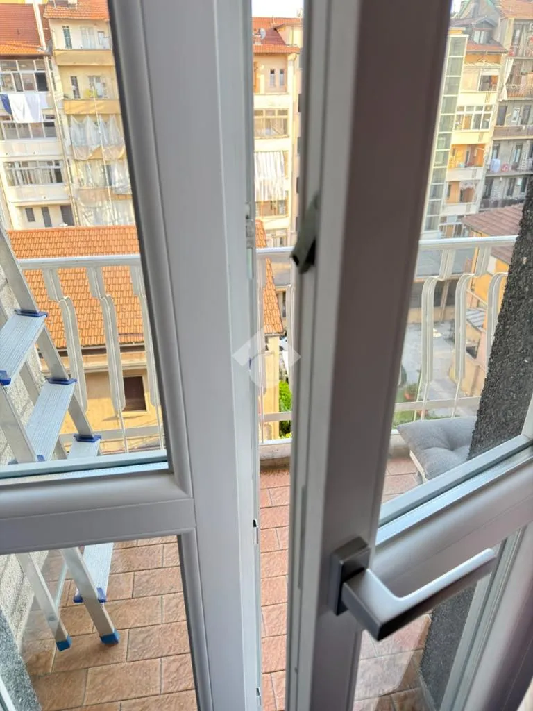 Rõdu - Fully Rented Flat with Balcony in Torino