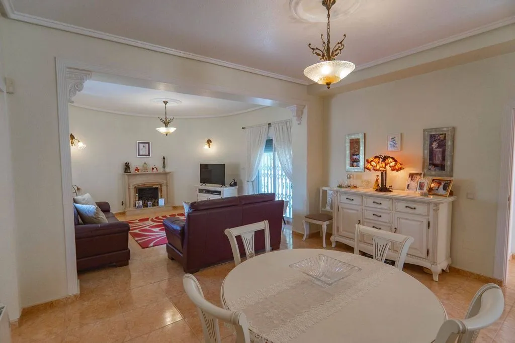 Söögituba - 4-Bedroom Villa with Pool in Ciudad Quesada