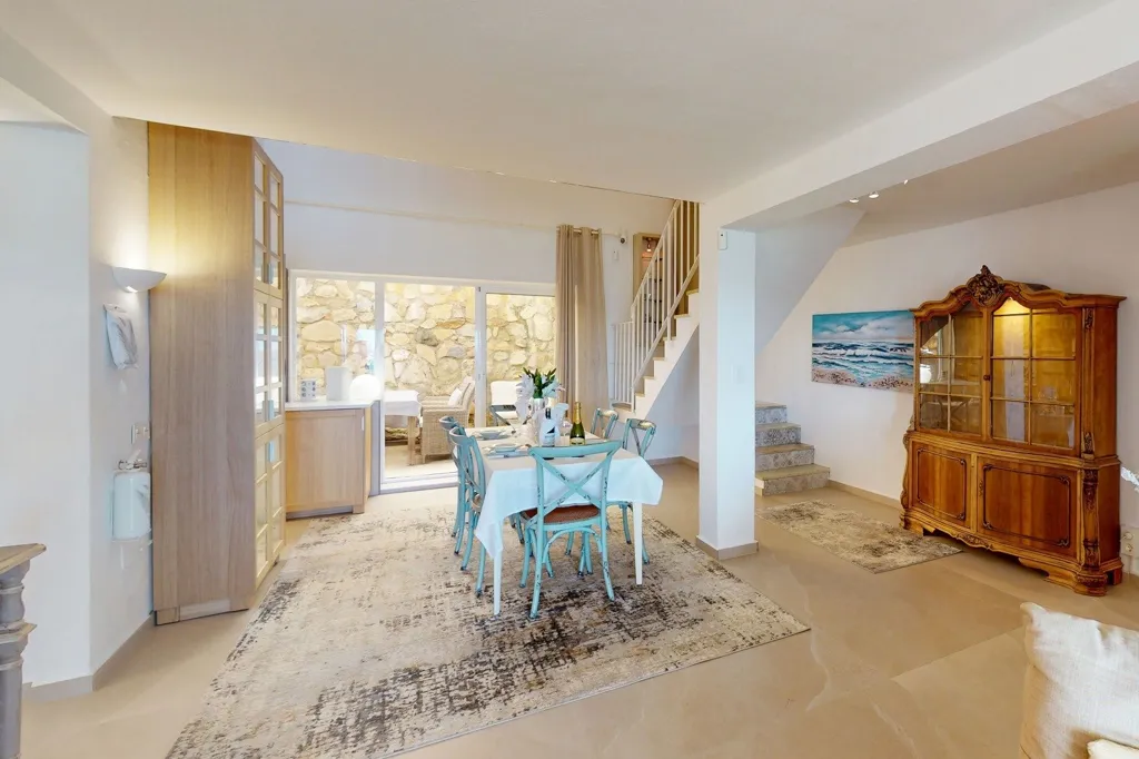 Salle à manger - Beachfront Duplex with Private Pool in Estepona